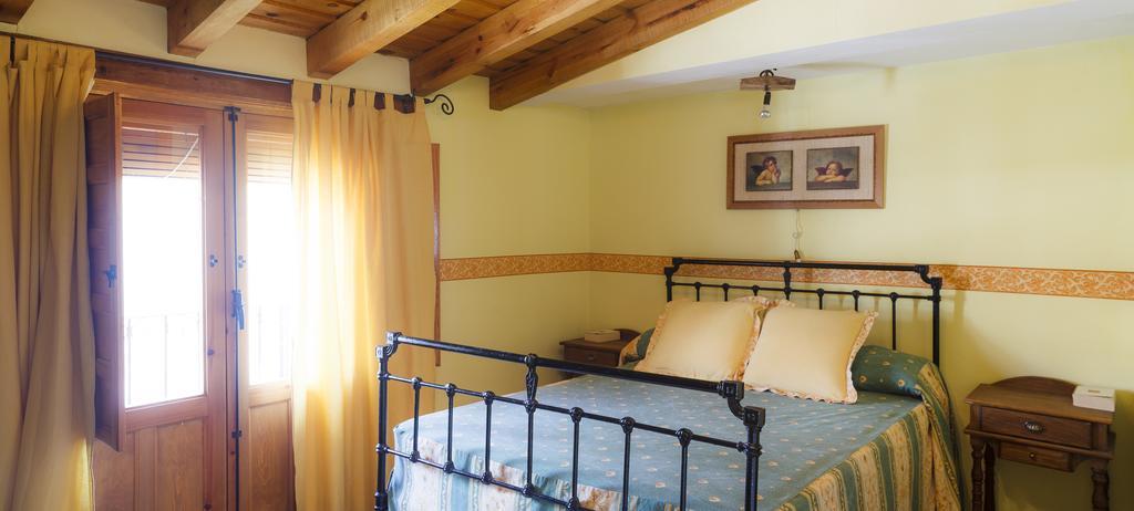 La Casa Del Tio Venancio Hostal Caracenilla Habitación foto