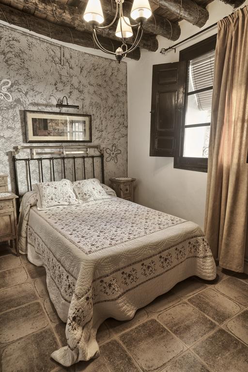 La Casa Del Tio Venancio Hostal Caracenilla Habitación foto